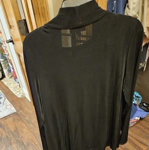 2 piece cardigan and top. NWT. NS. 1X BLACK